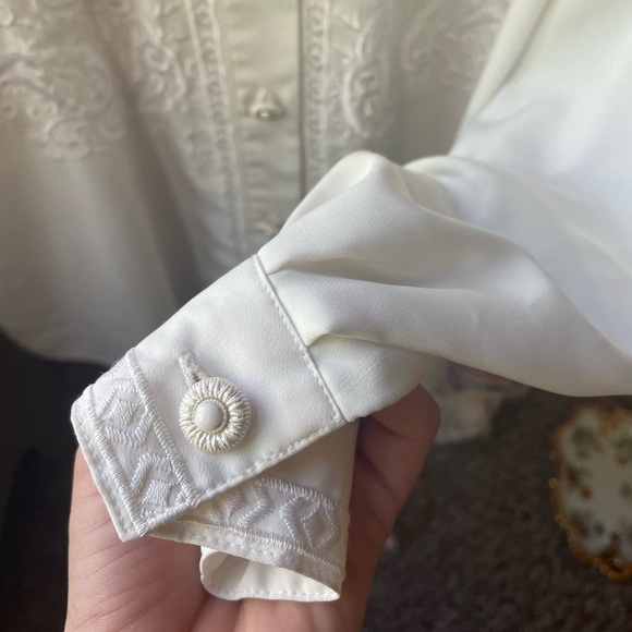 Vintage white button down blouse - Picture 7 of 10